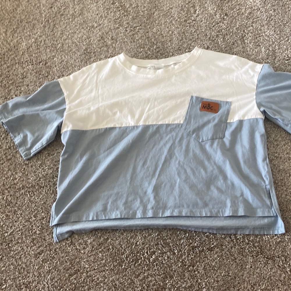 blue and white tee shirt